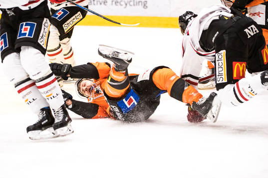 Karlskronas Per Ledin på isen