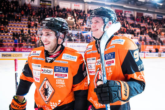 Karlskronas Konstantin Komarek  och Henrik Törnqvist jublar