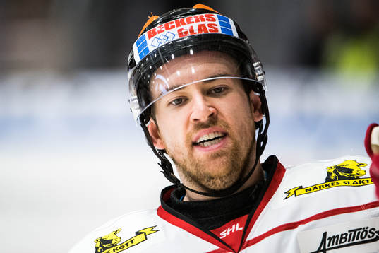 Örebros Tylor Spink jublar