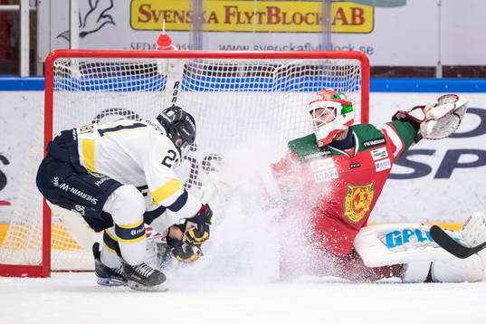 s Mattias Tedenby  i ishockeymatchen i SHL mellan Mora och