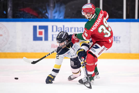 Moras Jacob Nilsson  i ishockeymatchen i SHL mellan Mora