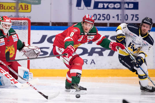 s Mattias Tedenby  i ishockeymatchen i SHL mellan Mora och