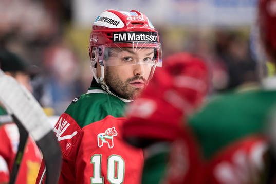 Moras Andrew Kozek  i ishockeymatchen i SHL mellan Mora och