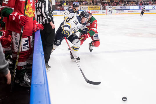 s Anton Bengtsson  i ishockeymatchen i SHL mellan Mora och