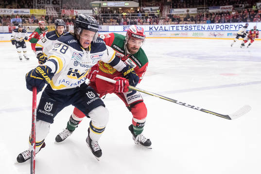 s Anton Bengtsson  i ishockeymatchen i SHL mellan Mora och