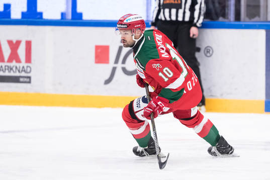 Moras Andrew Kozek  i ishockeymatchen i SHL mellan Mora och