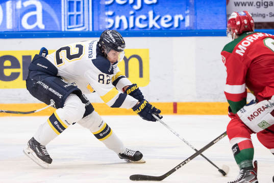 s Kevin Stenlund  i ishockeymatchen i SHL mellan Mora och