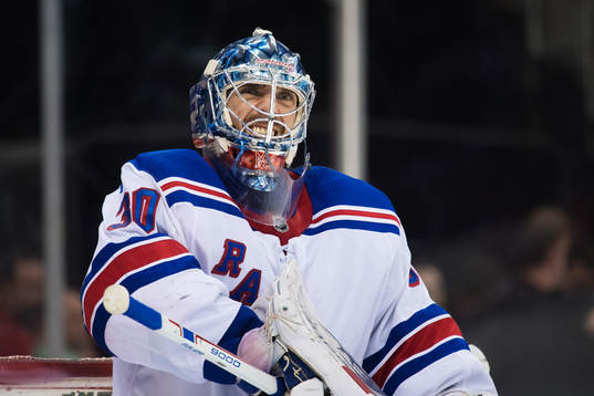 Rangers målvakt Henrik Lundqvist grimaserar