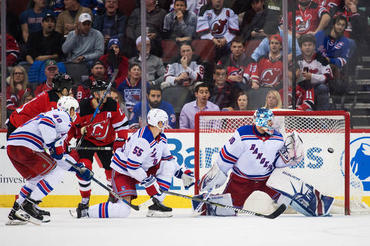 Devils Brian Boyle skjuter in 3-3 bakom Rangers målvakt