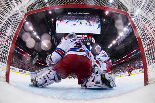 Devils Brian Boyle (ej i bild) skjuter in 3-3 bakom Rangers