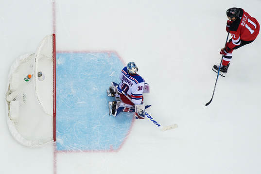 Devils Brian Boyle skjuter in det avgörande målet bakom