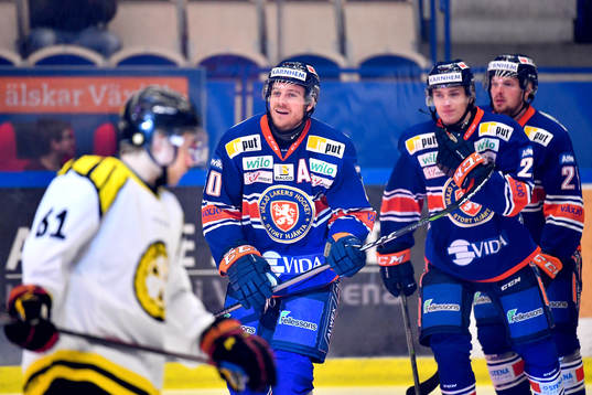 Växjös Erik Josefsson jublar