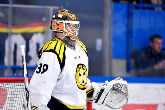 Brynäs målvakt Linus Fernström
