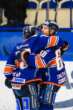 Växjös Andrew Calof och Erik Josefsson jublar