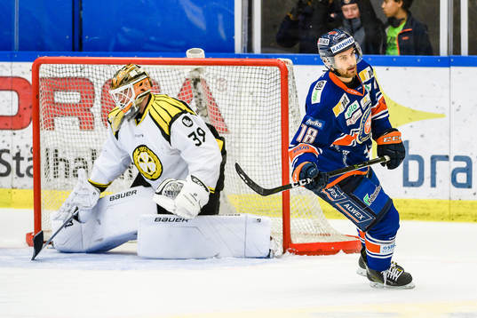 Växjös Andrew Calof jublar