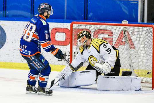 Växjös Andrew Calof sätter sin straff bakom Brynäs