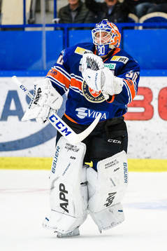 Växjös målvakt Viktor Fasth jublar