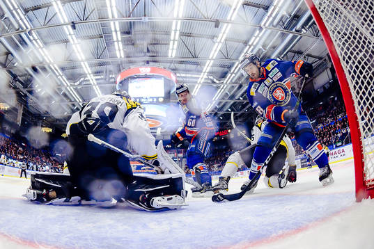 Växjös Andrew Calof gör mål 3-3