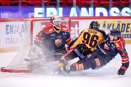 Luleås Robin Kovacs och Djurgårdens Alexander Falk och