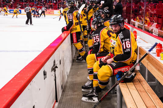 Luleås Niklas Olausson väntar på att få en ny