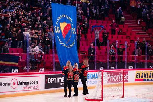 Djurgården hissar en guldflagga för damlagets SM-guld