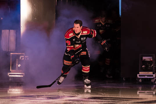 Djurgårdens Rene Bourque innan ishockeymatchen i SHL