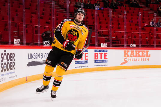 Luleås Petter Emanuelsson innan ishockeymatchen i SHL