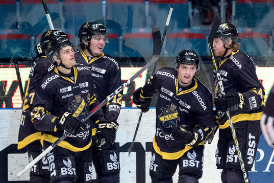 s Erik Nyström, Max Lindholm och Ludvig Claesson jublar