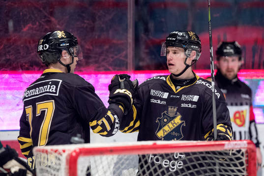s Anton Holm och Filip Windlert jublar