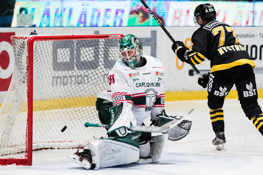 s Erik Nyström gör 2-0 för AIK bakom Tingsryds målvakt