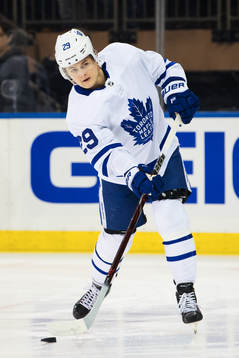 Maple Leafs William Nylander på uppvärmningen