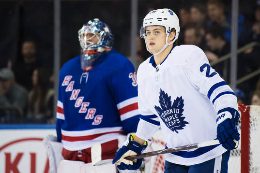 Maple Leafs William Nylander framför Rangers målvakt