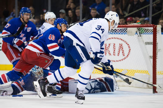 Maple Leafs Auston Matthews gör 1-3 bakom Rangers målvakt