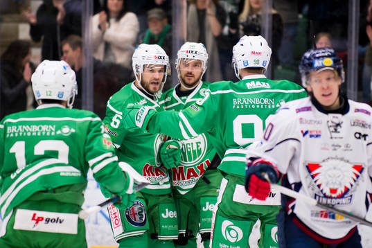 Rögles Juhamatti Aaltonen jublar
