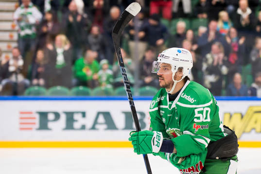 Rögles Juhamatti Aaltonen jublar