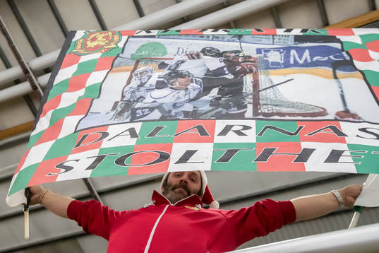Mora supporter innan ishockeymatchen i SHL mellan Mora och