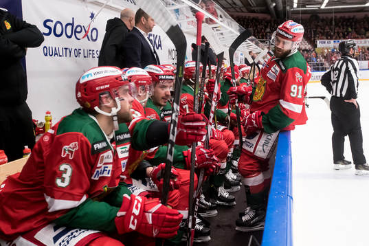 Moras Jacob Lagacé i båset i ishockeymatchen i SHL mellan
