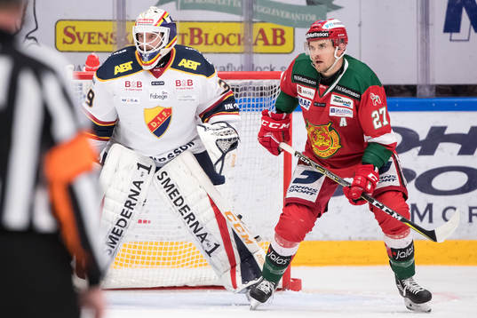 Djurgårdens målvakt Adam Reideborn och Moras Matt Bailey