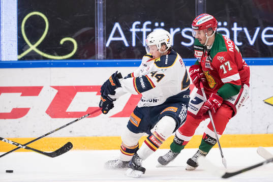 Djurgårdens Lukas Vejdemo och Moras Keaton Ellerby  i