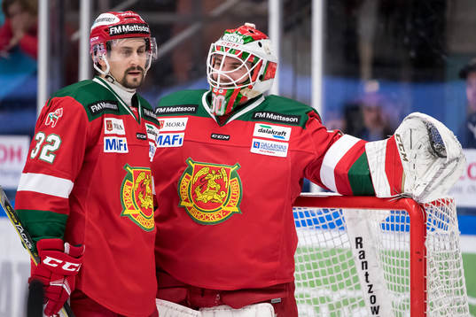 Moras Daniel Grillfors och målvakt Christian Engstrand  i