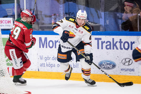 Moras Marcus Fagerudd och Djurgårdens Linus Johansson  i