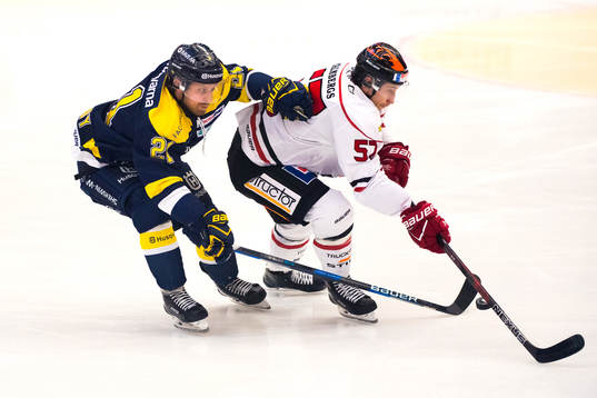 s Mattias Tedenby och Örebros Daine Todd