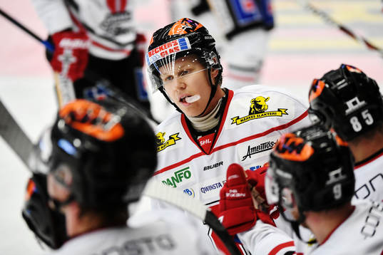 Örebros Daniel Viksten jublar