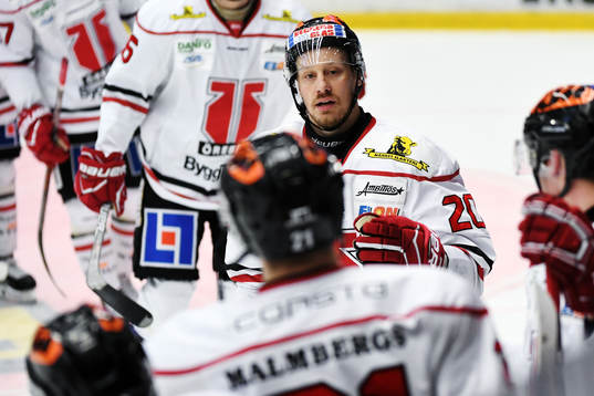 Örebros Marcus Weinstock jublar med lagkamrater