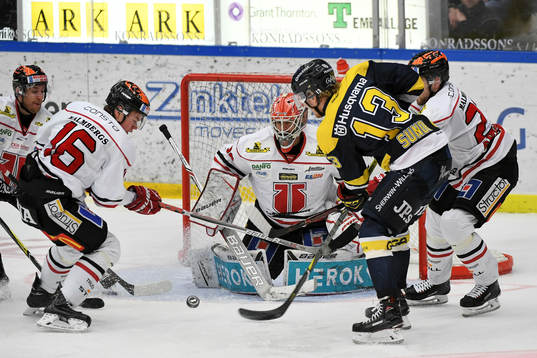 Örebros Lukas Pilö och målvakt Axel Brage