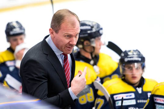 s tränare Johan Lindbom