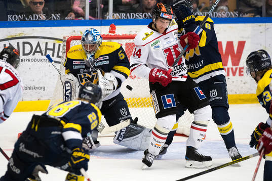 s målvakt Fredrik Pettersson-Wentzel och Örebros Tom