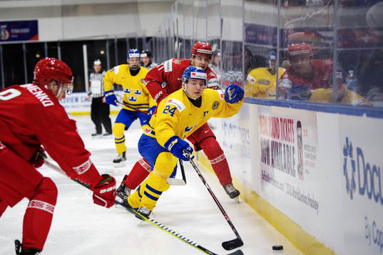 Sveriges Lias Andersson och Belarus Yegor Sharangovich