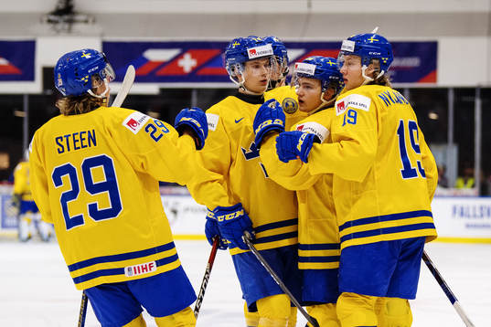 Sveriges Oskar Steen, Elias Pettersson, Rasmus Dahlin, Erik