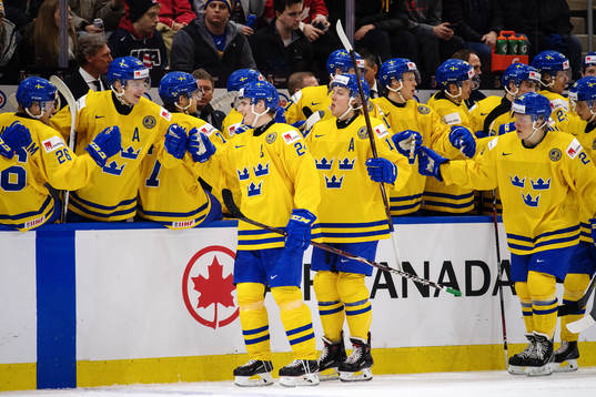Sveriges Lias Andersson och Alexander Nylander jublar med
